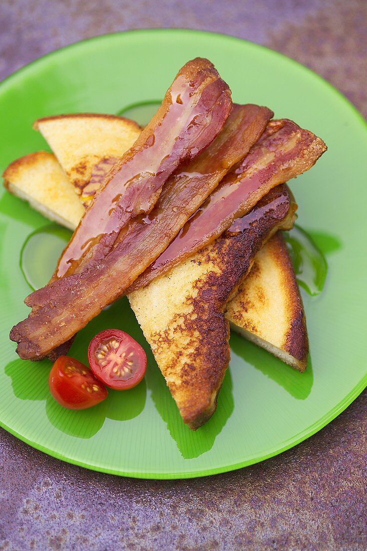 French toast with rashers of bacon