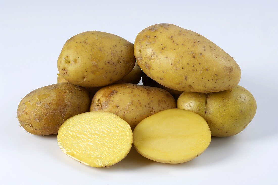 Several potatoes, variety 'Ditta', whole and half