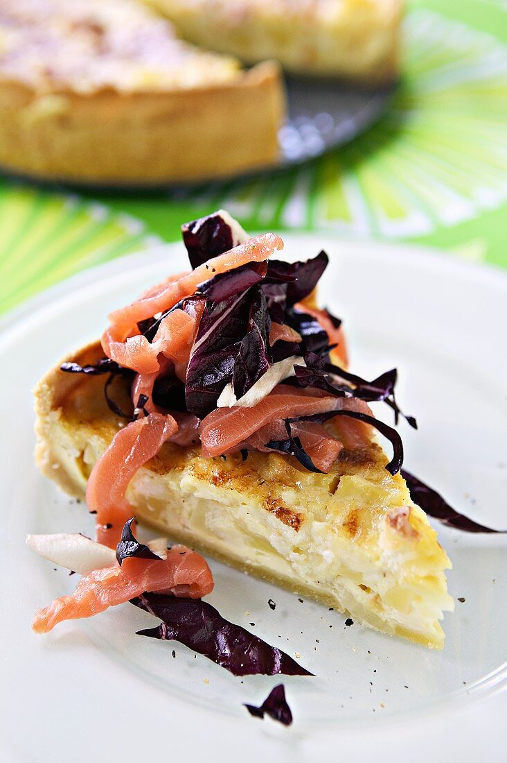 Kartoffelquice mit Lachs und Radicchio