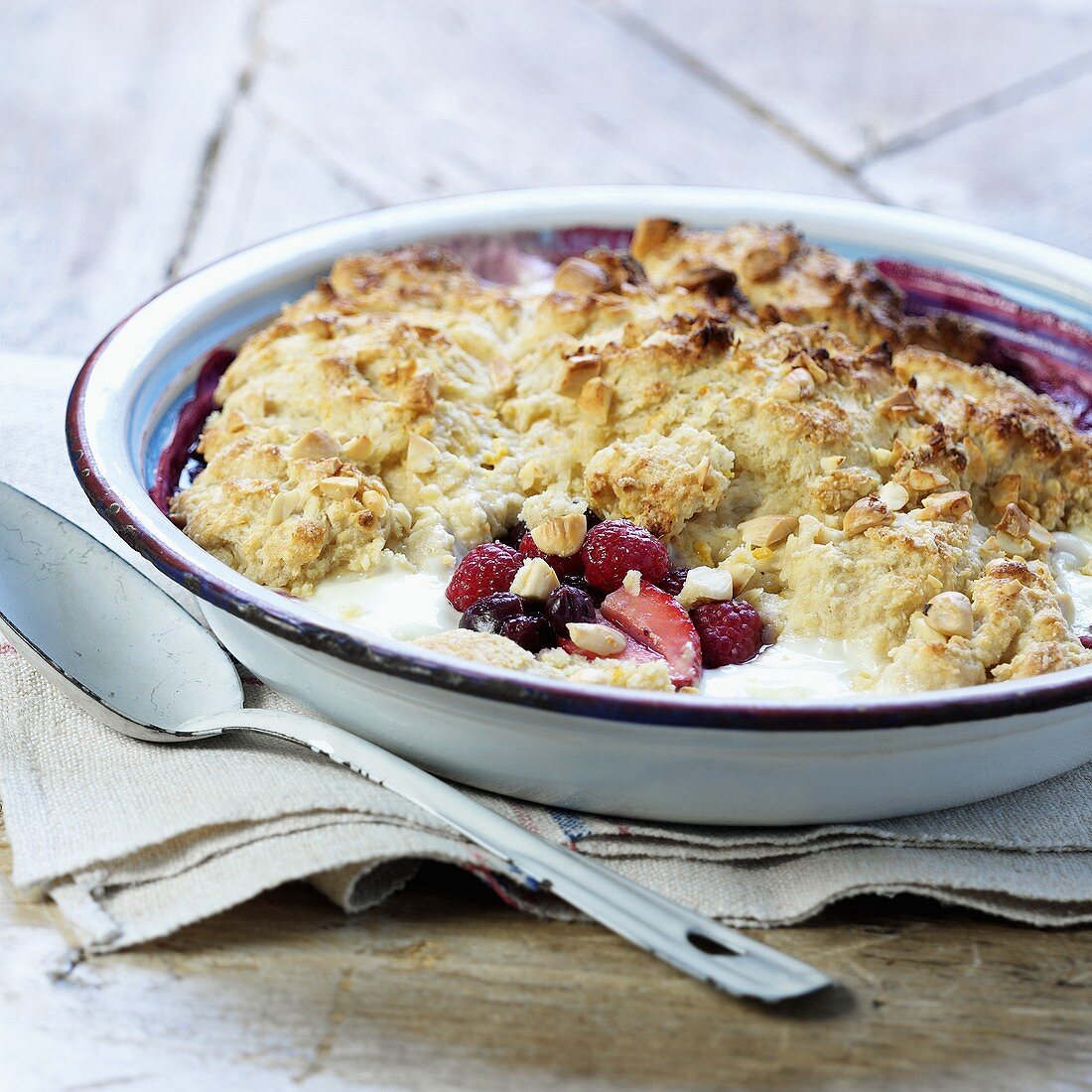 Berry pudding with almonds
