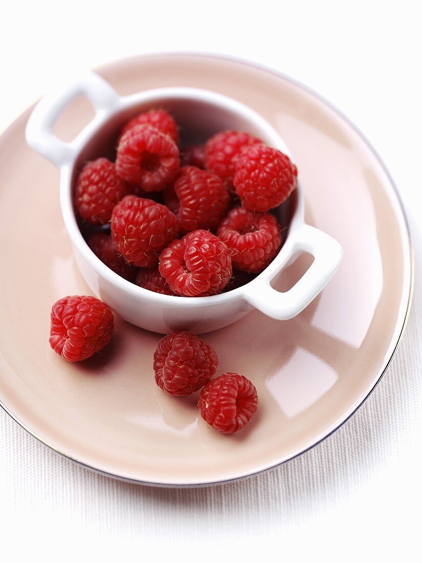 Fresh raspberries in a small bowl