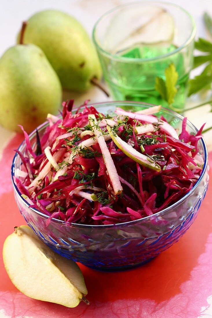 Red cabbage salad with pear