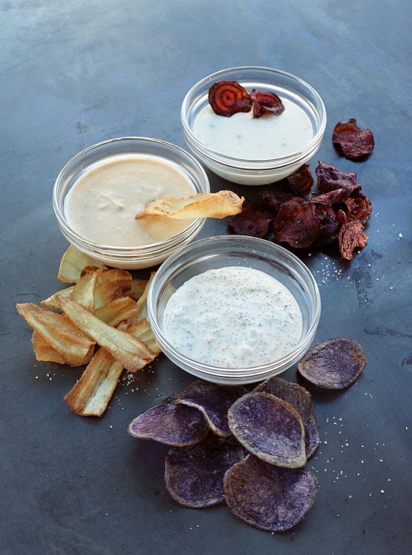 Vegetable crisps with three dips
