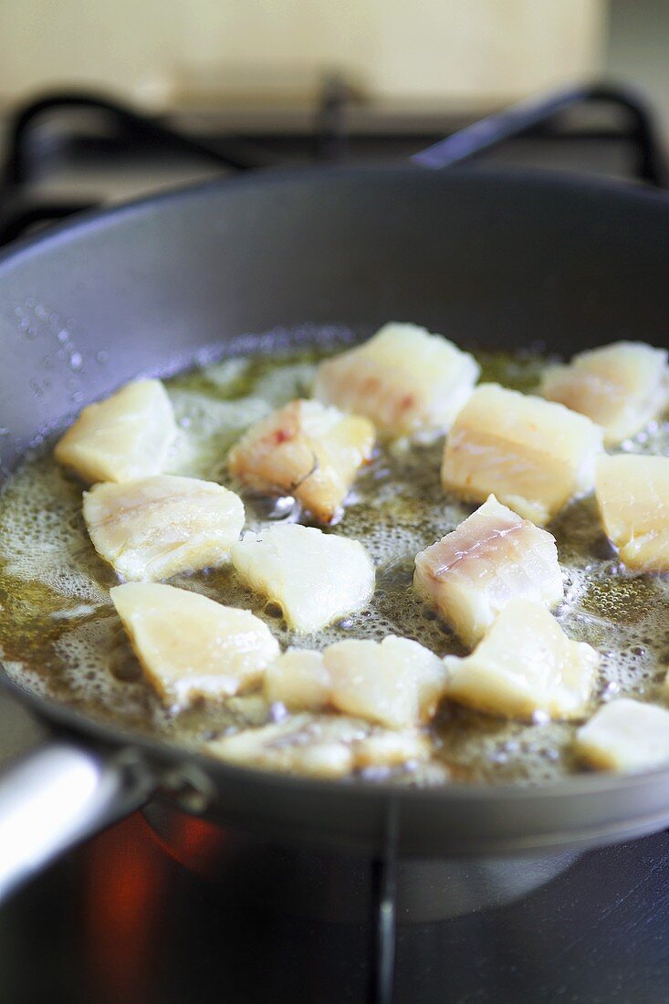 Frying fish fillet