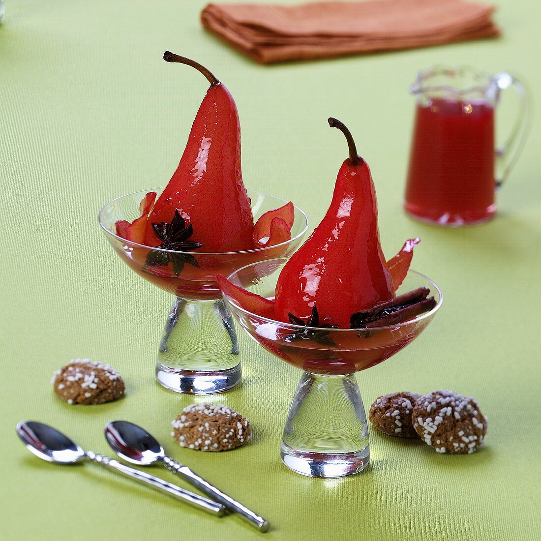 Pears in red wine with biscuits