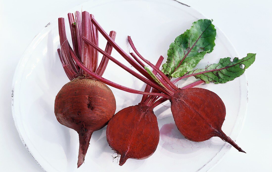 Two beetroots (whole and halved)