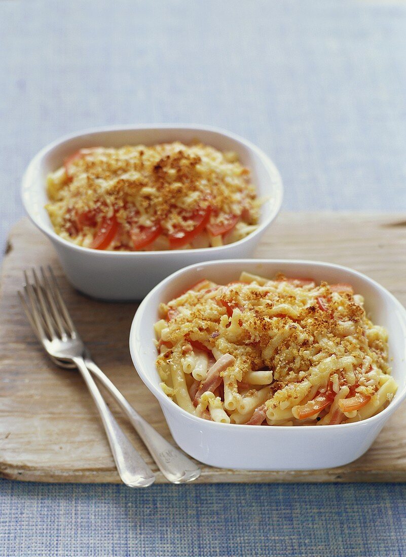 Macaroni with ham and cheese