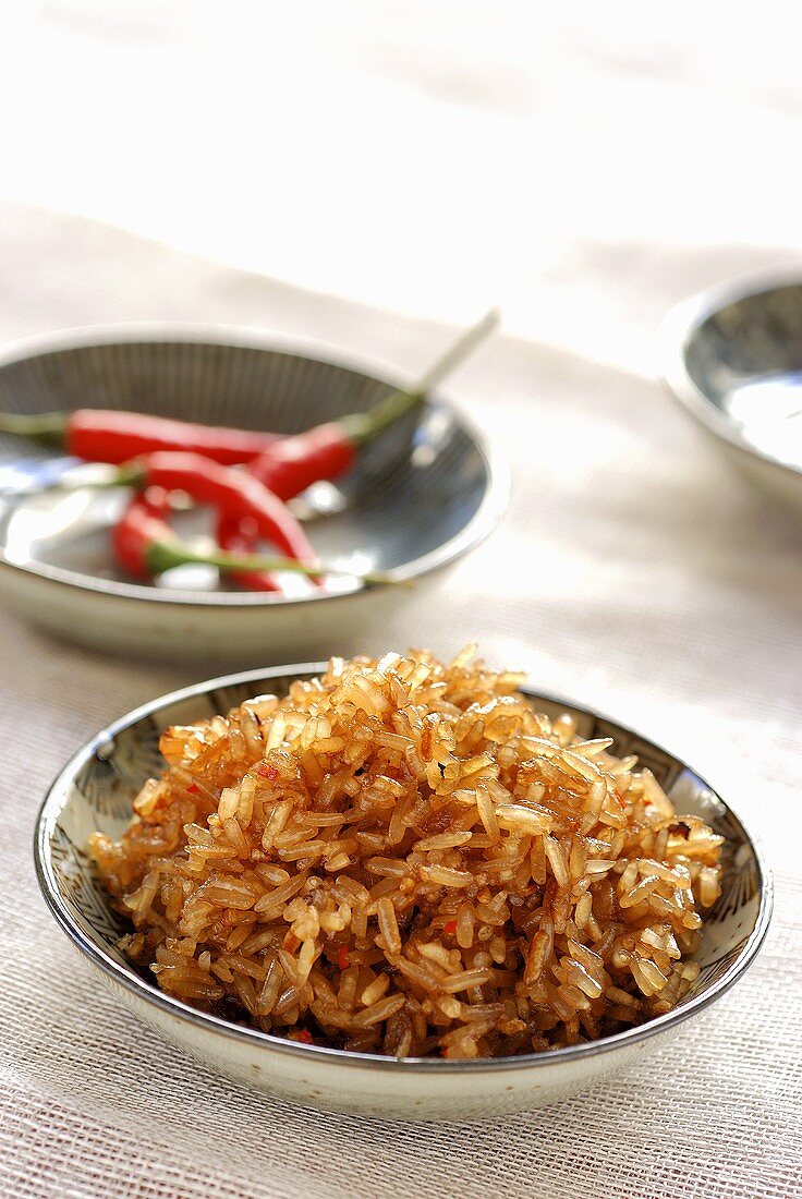 Caramel rice with chillies