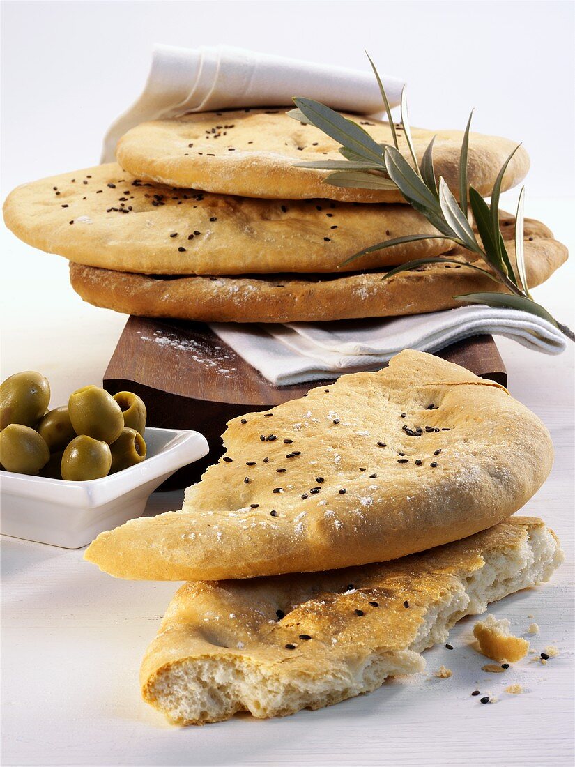 Focacce con le olive verdi (flatbread and green olives)