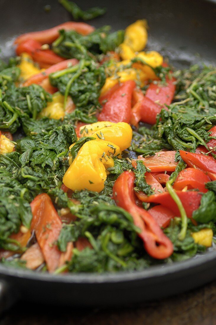 Spinat-Paprika-Pfanne für Tortilla