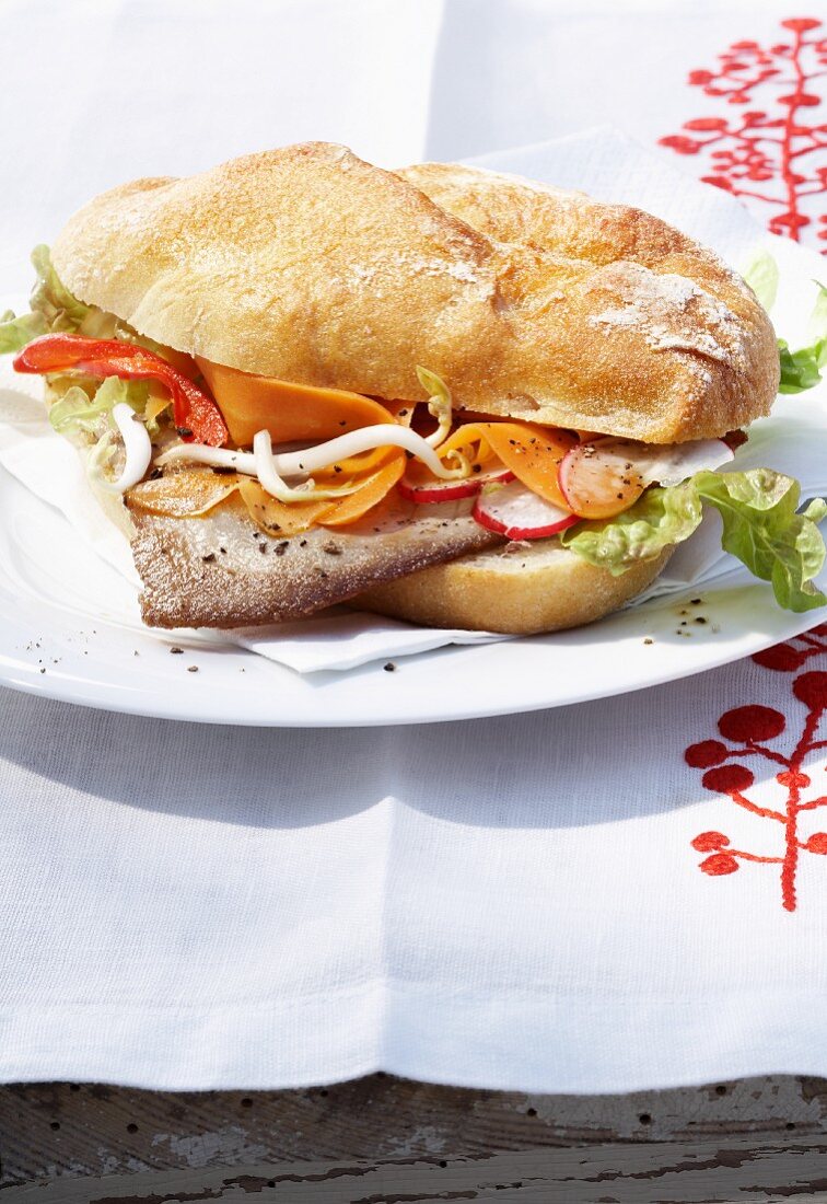 Panini mit gebratenem Thunfisch und Teryaki-Marinade