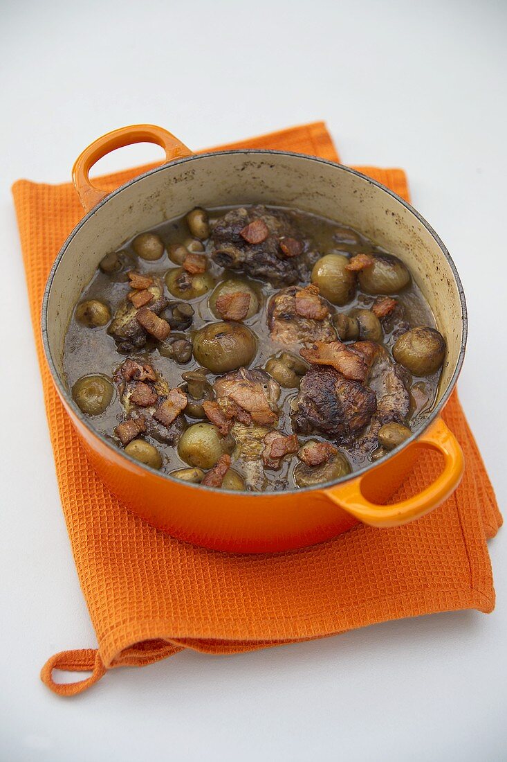 Coq au vin (Huhn in Rotweinsauce)