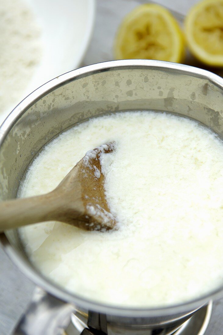 Wholemeal rolls: heating milk and lemon juice