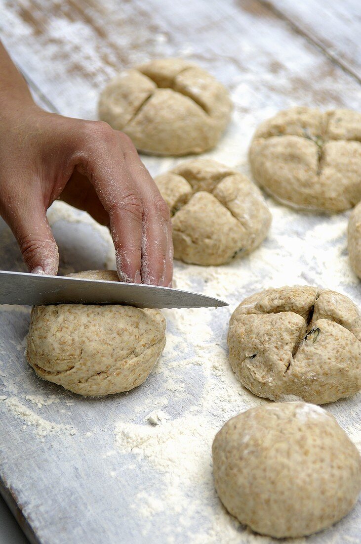 Wholemeal rolls: cutting a cross in the top