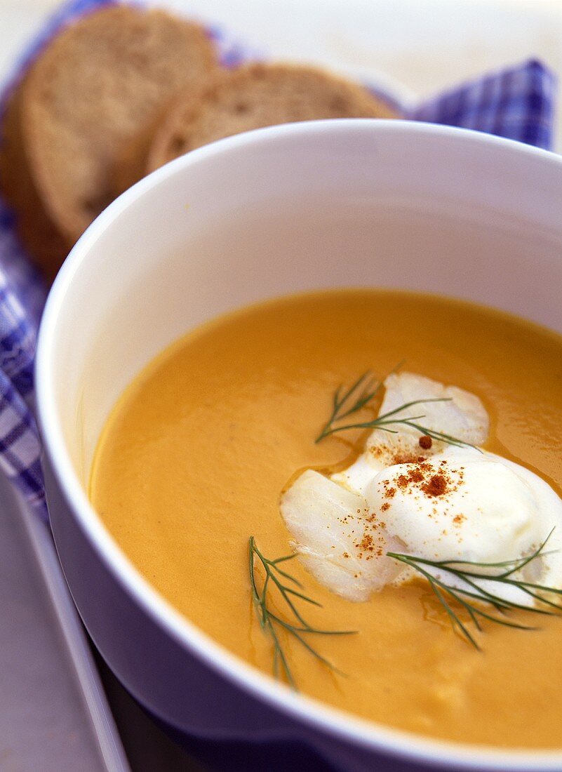 Kürbissuppe mit Kabeljau und Dill