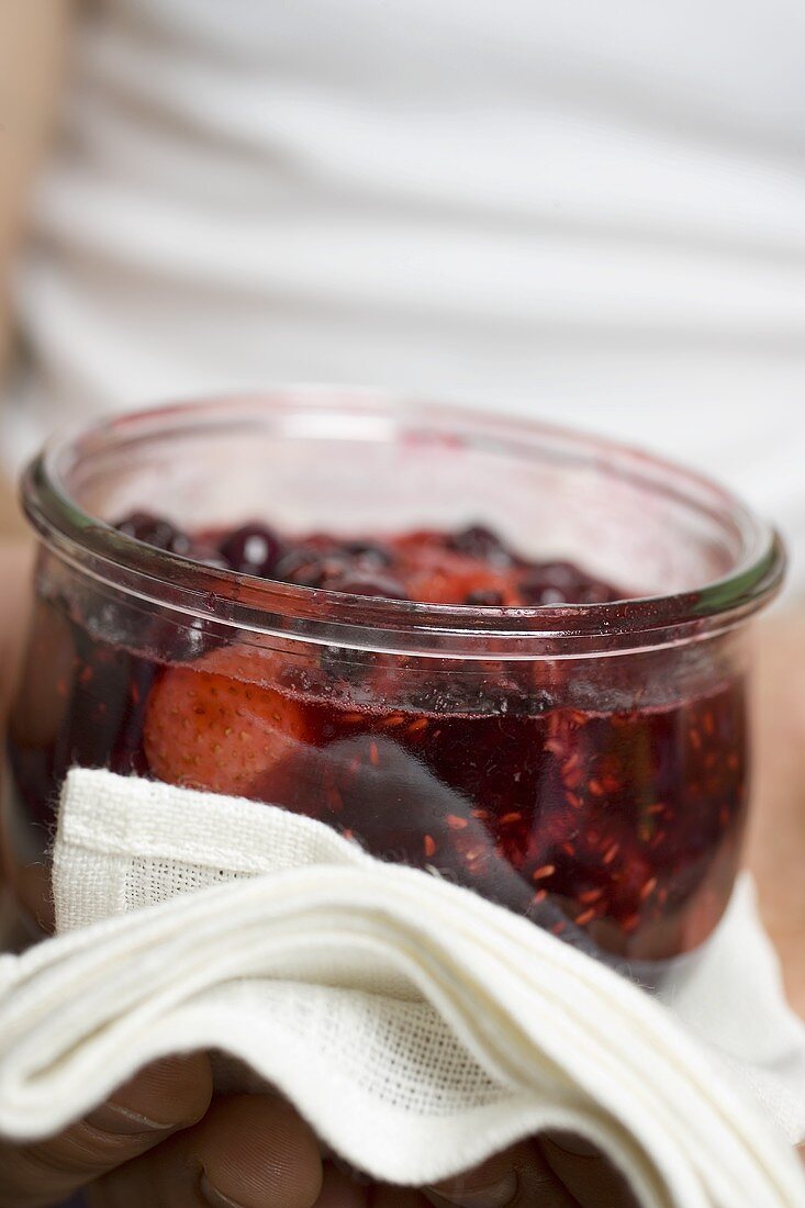 Beerenmarmelade im Glas