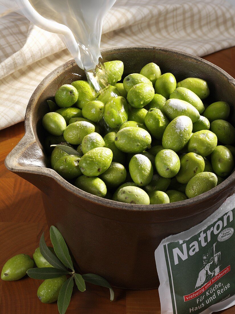 Pickling green olives