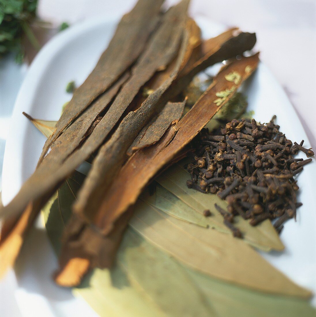 Cloves, cinnamon bark and bay leaves