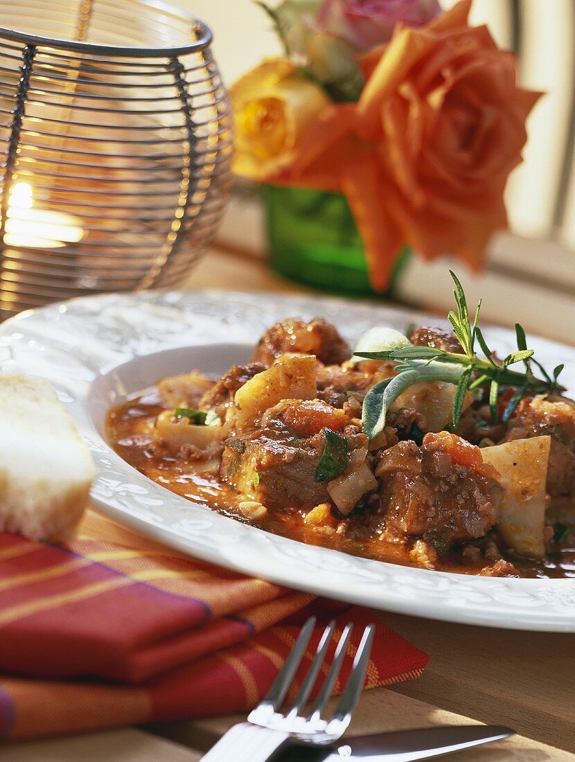 Ragù di maiale (Pork ragout with red wine sauce, Italy)