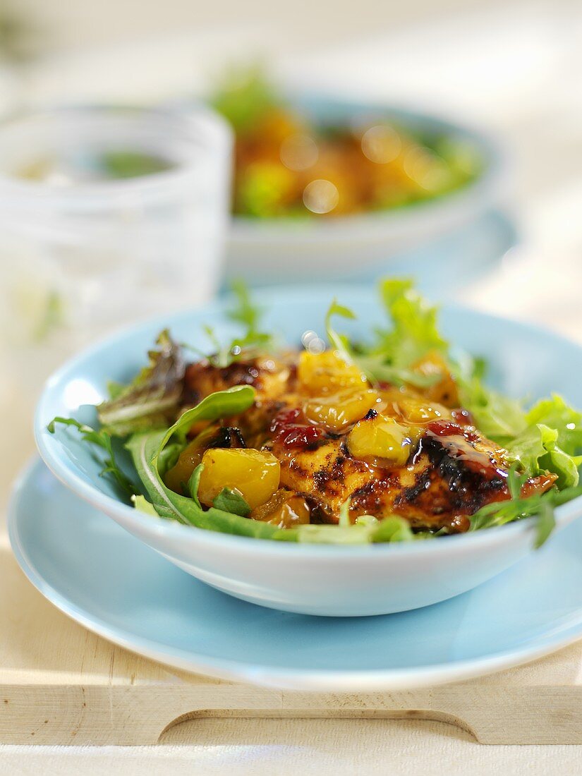 Mango-Hähnchen auf Blattsalat