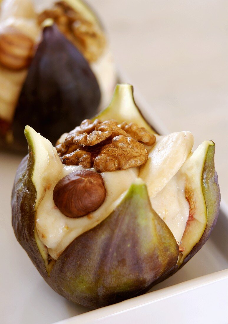 Stuffed figs with nuts