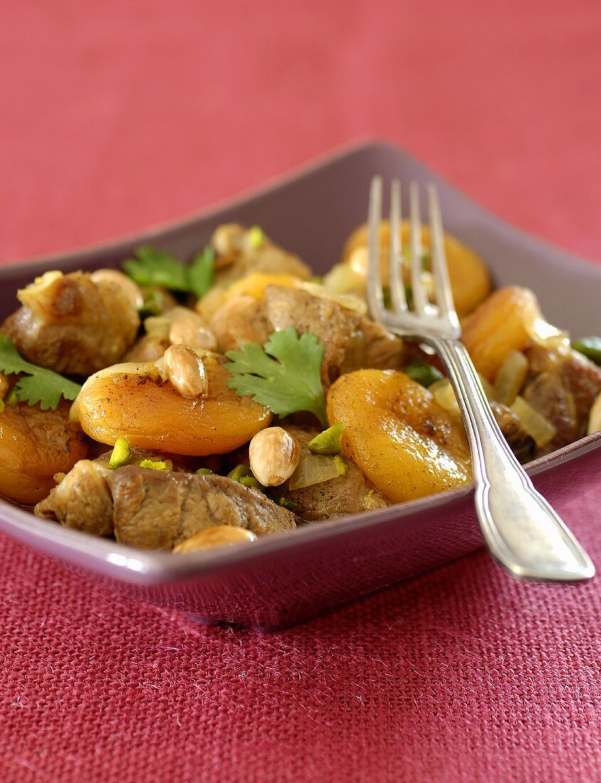 Lamm-Tajine mit Mandeln, Aprikosen (Tunesien)