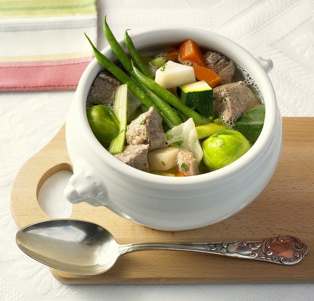 Pichelsteiner stew (Meat stew with vegetables)