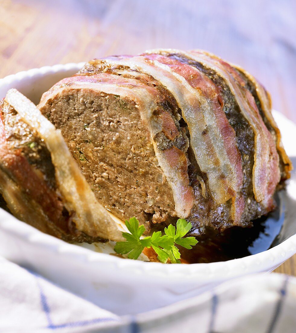 Meatloaf with bacon coating