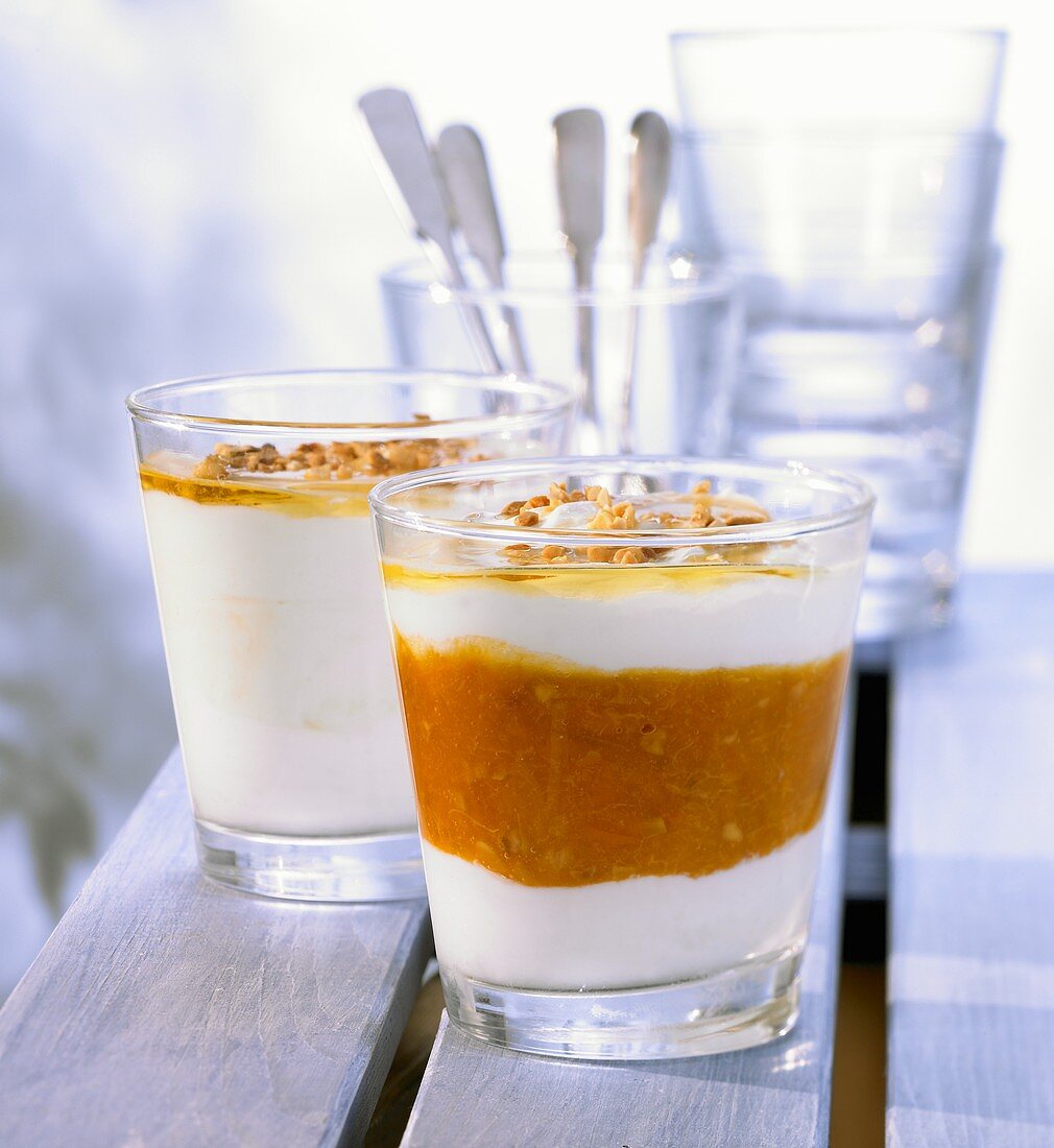 Griechischer Joghurt mit Aprikosencreme & mit Honig