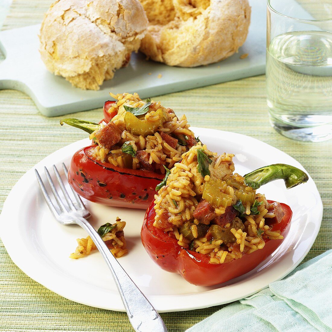 Pepper stuffed with vegetable rice and chicken