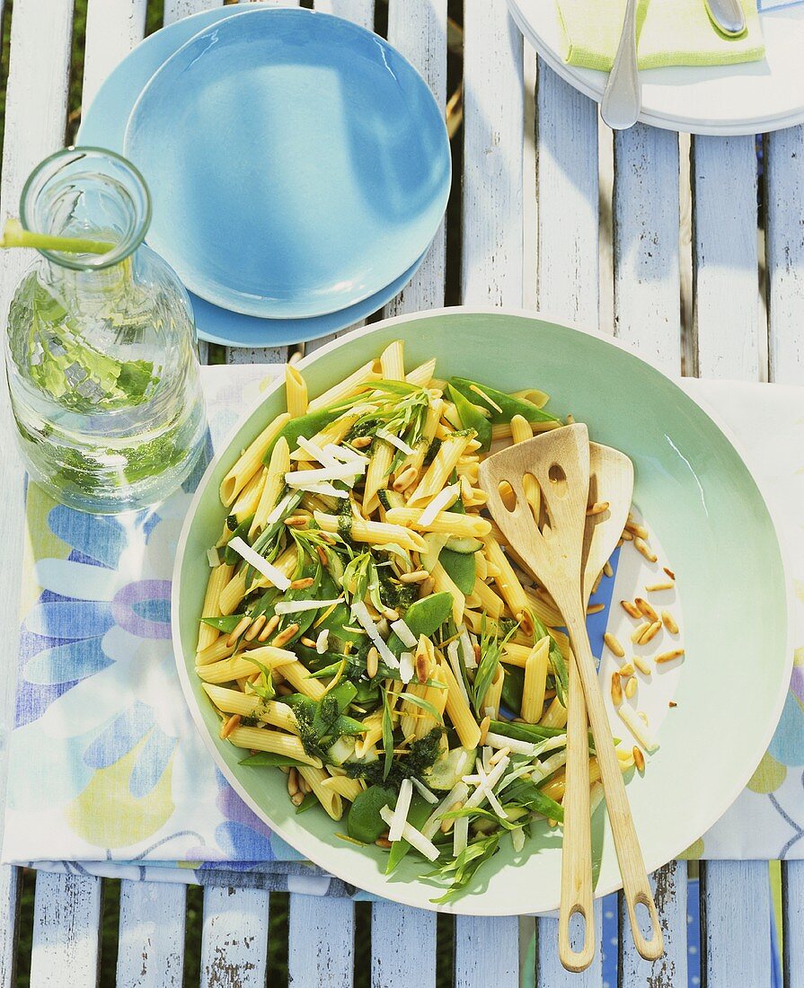 Pasta salad with mangetout and tarragon pesto