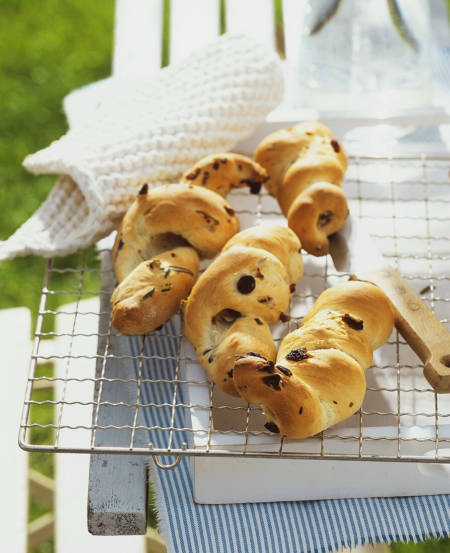 Stick bread with raisins