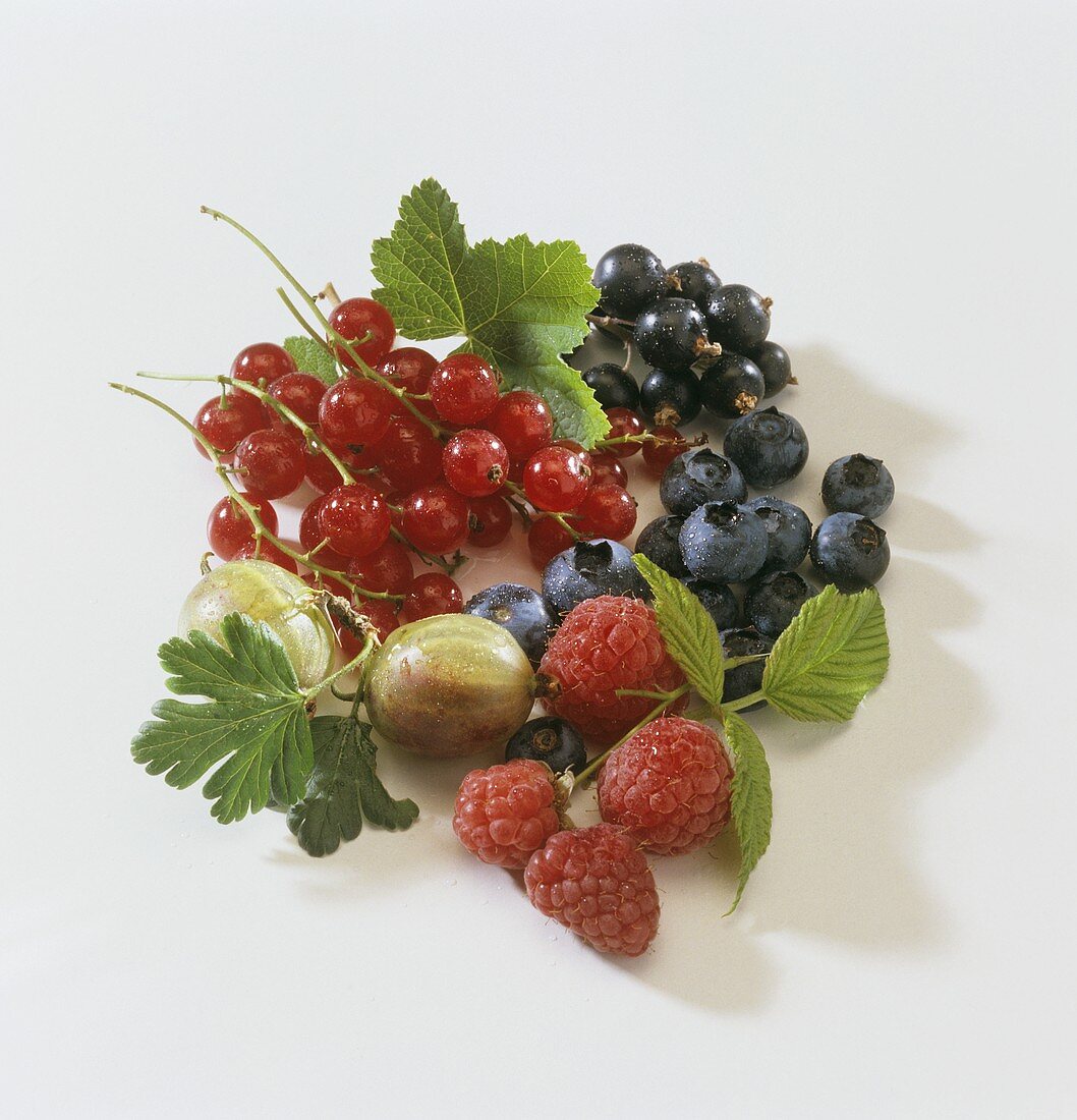 Assorted berries in a heap