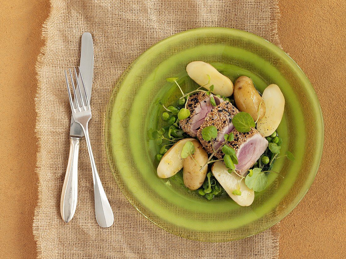 Salat von neuen Kartoffeln und Thunfisch