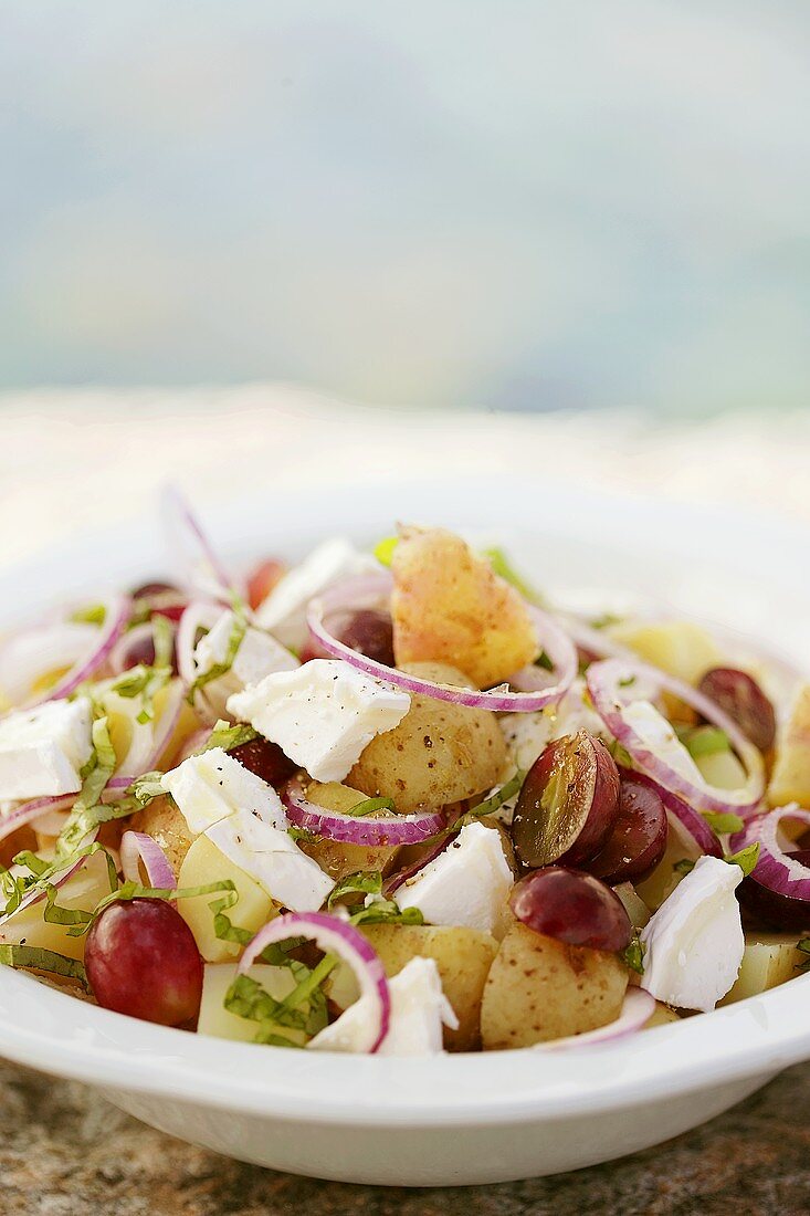 Potato salad with goat's cheese and grapes