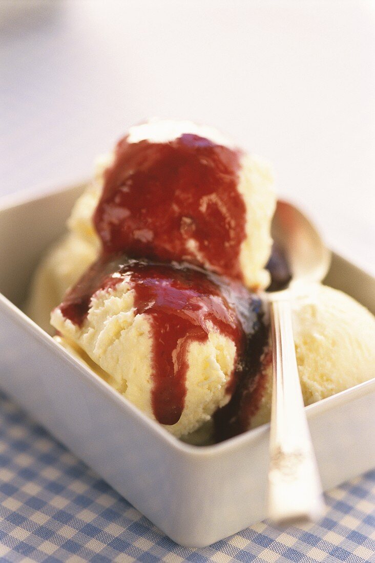 Vanilla ice cream with strawberry sauce