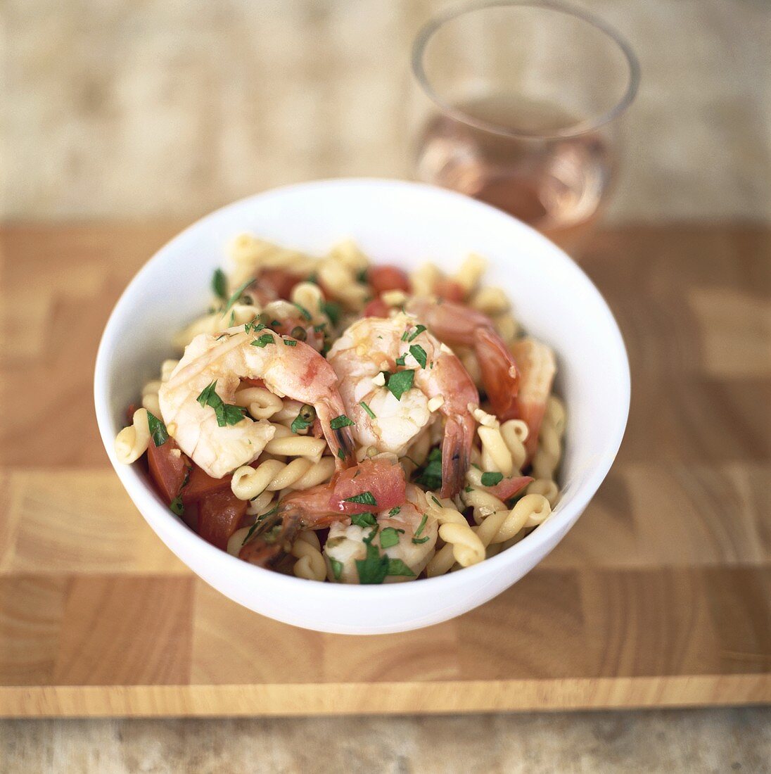 Pasta with tomatoes and shrimps