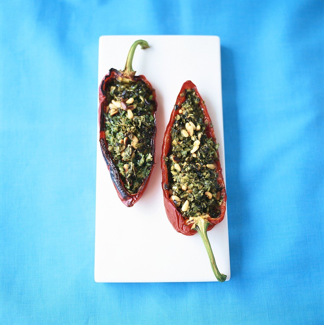 Pepper stuffed with kale and pine nuts