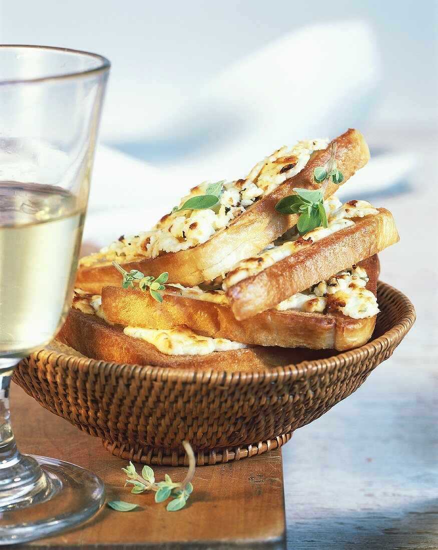 Gebackener Toast mit Schafskäse