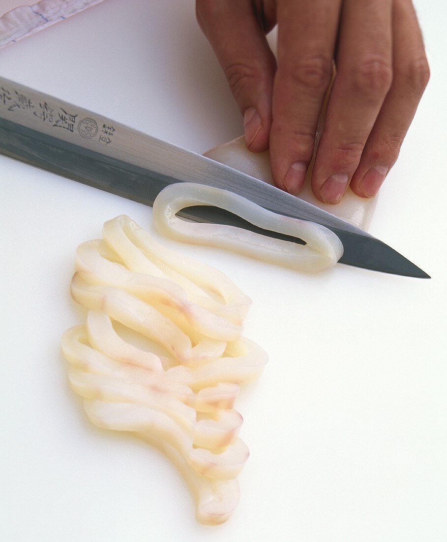 Cutting calamari rings