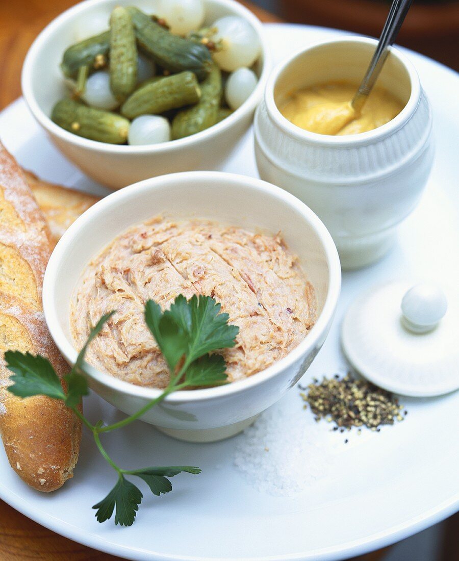 Duck rillettes with baguette