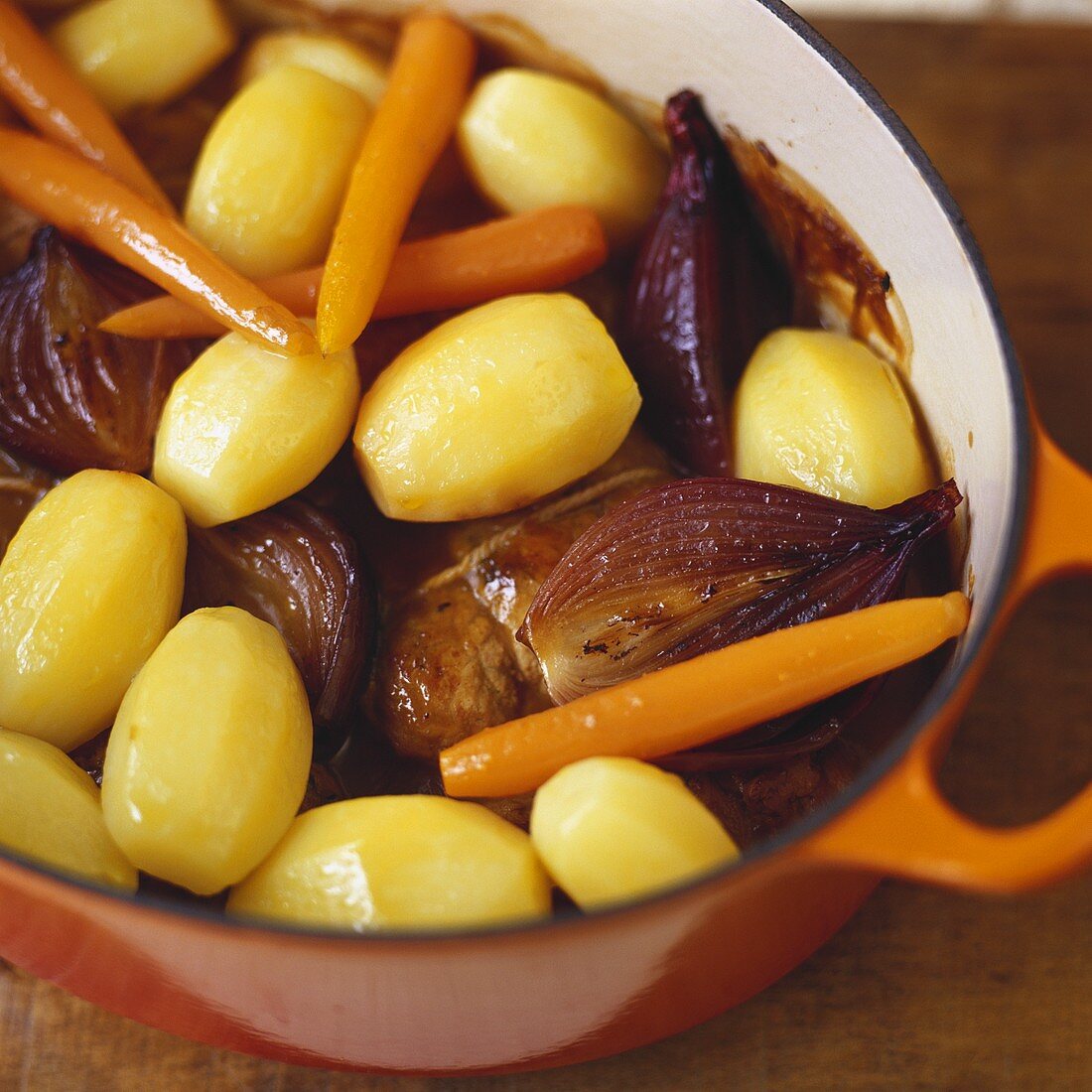 Poule au pot (Geschmortes Hähnchen mit Gemüse; Frankreich)