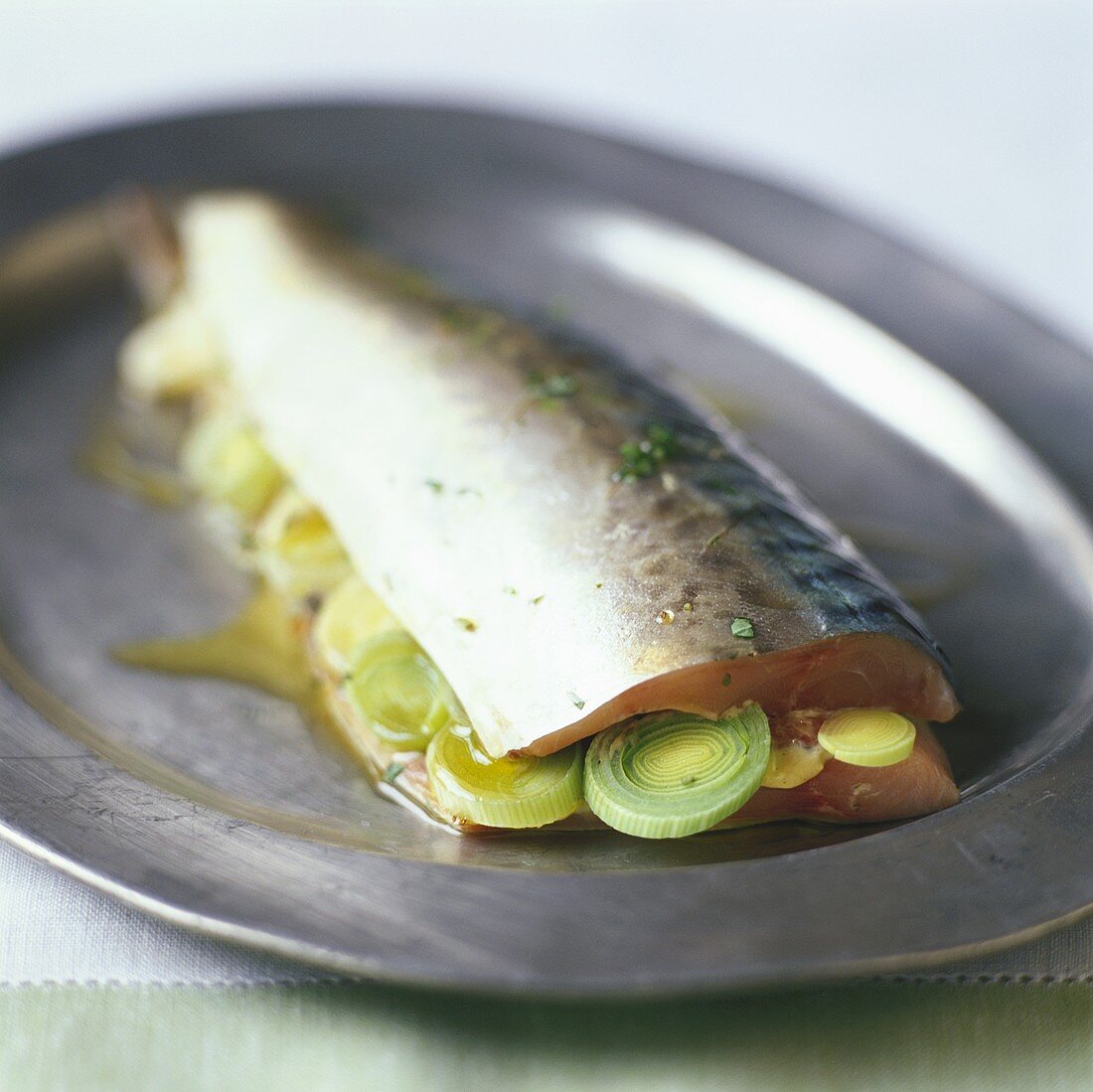 Mackerel fillet with Dijon mustard and leeks