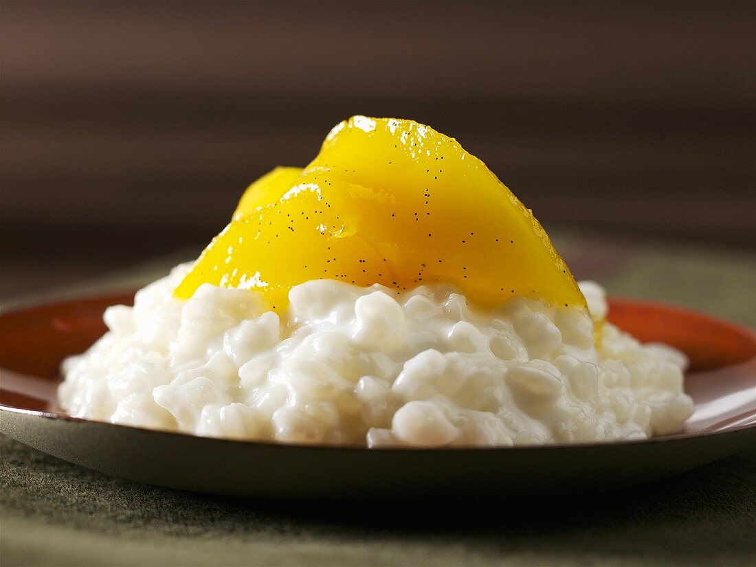 Coconut rice pudding with mango