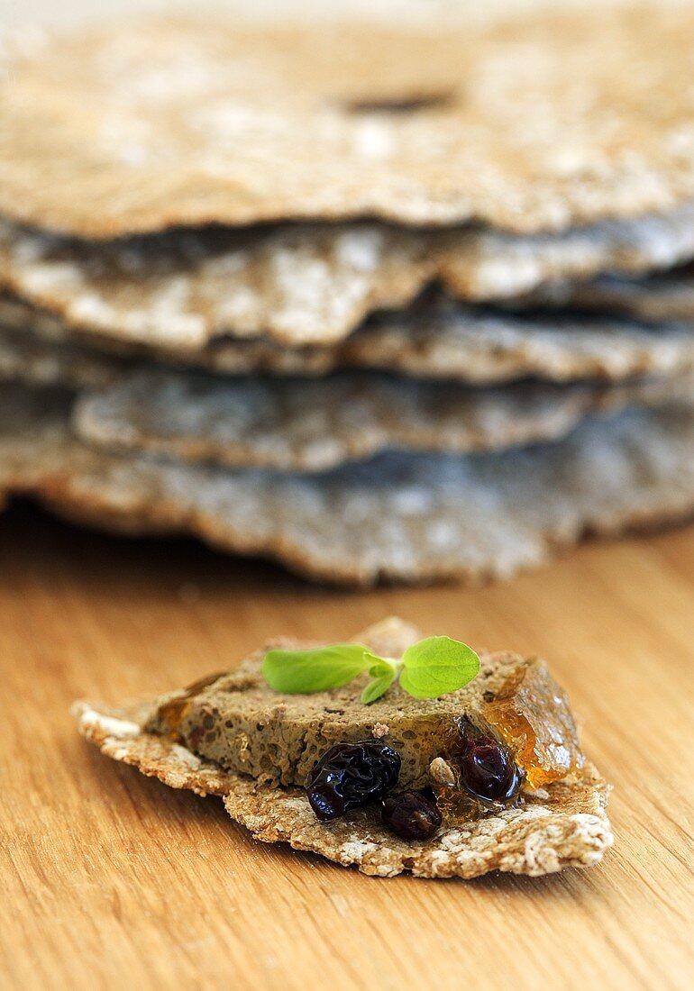 Leberpastete auf Knäckebrot