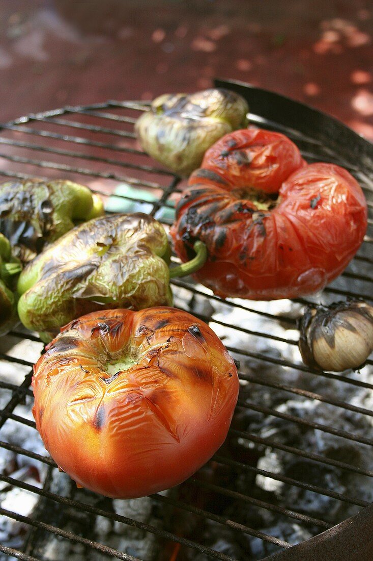 Tomatoes, peppers and garlic on a barbecue