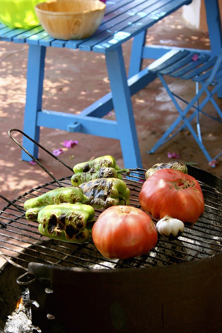 Tomatoes, peppers and garlic on a barbecue