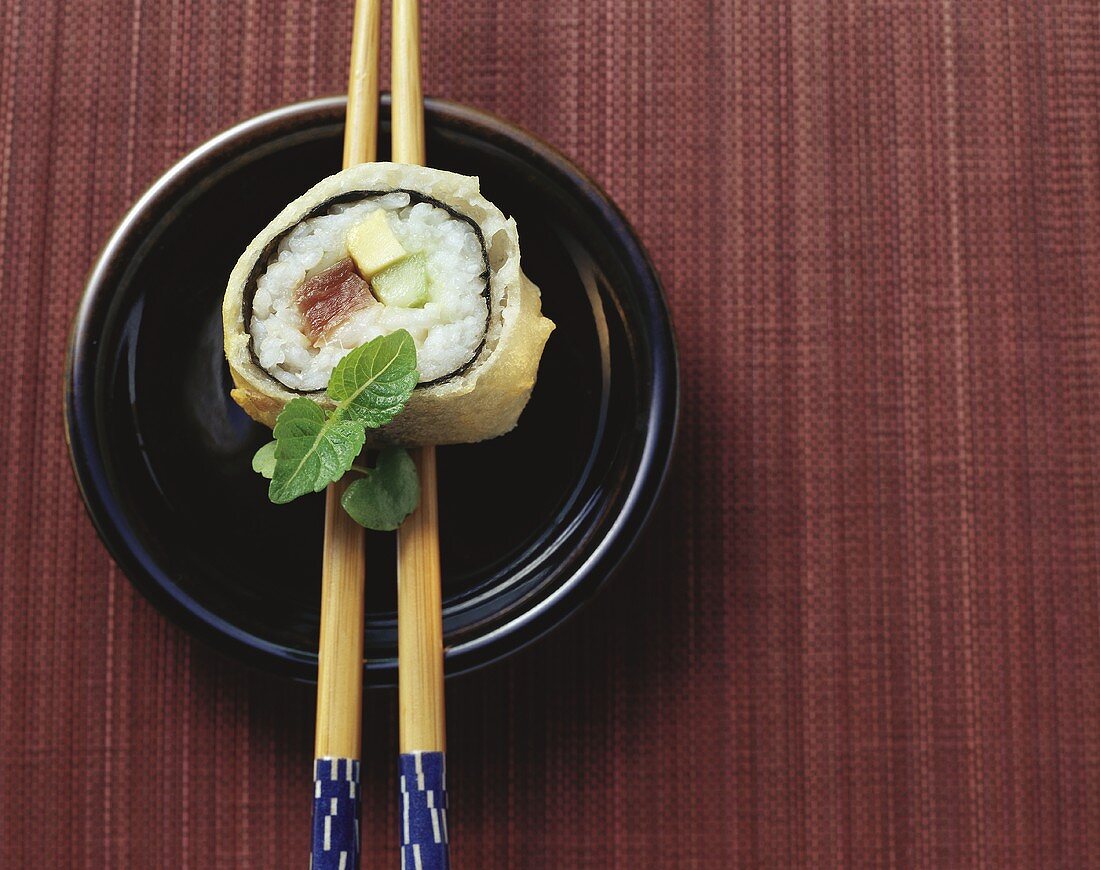 Deep-fried tuna maki sushi