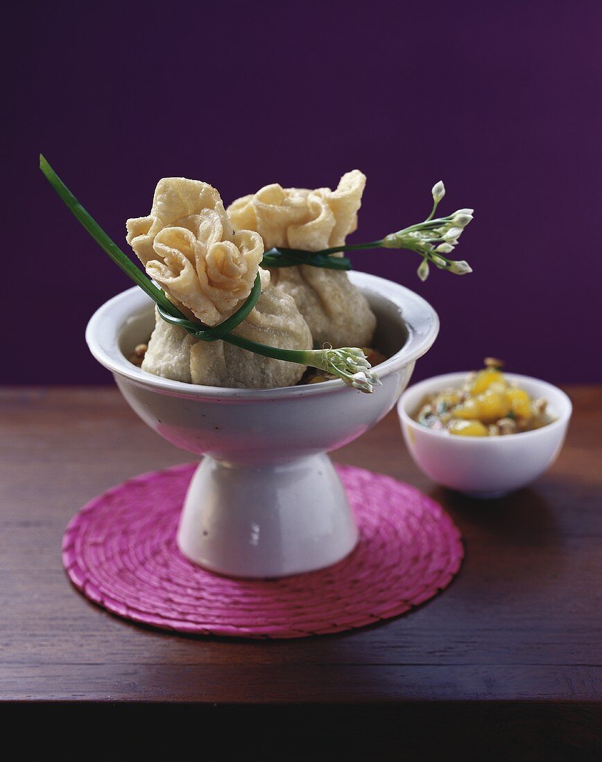 Wontons with mango chutney