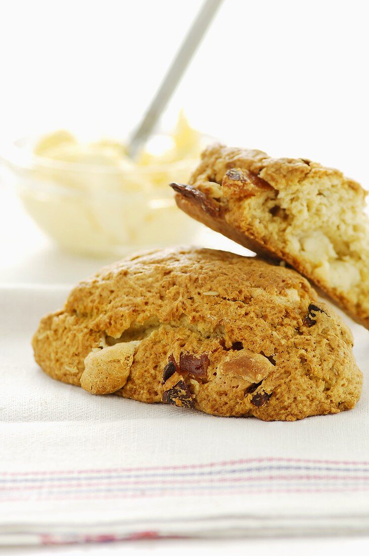 Raisin scones